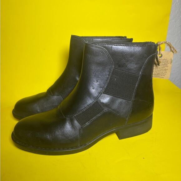 Born Black Leather Ankle Back Zipper Boots size 9 M NWT - Picture 2 of 10